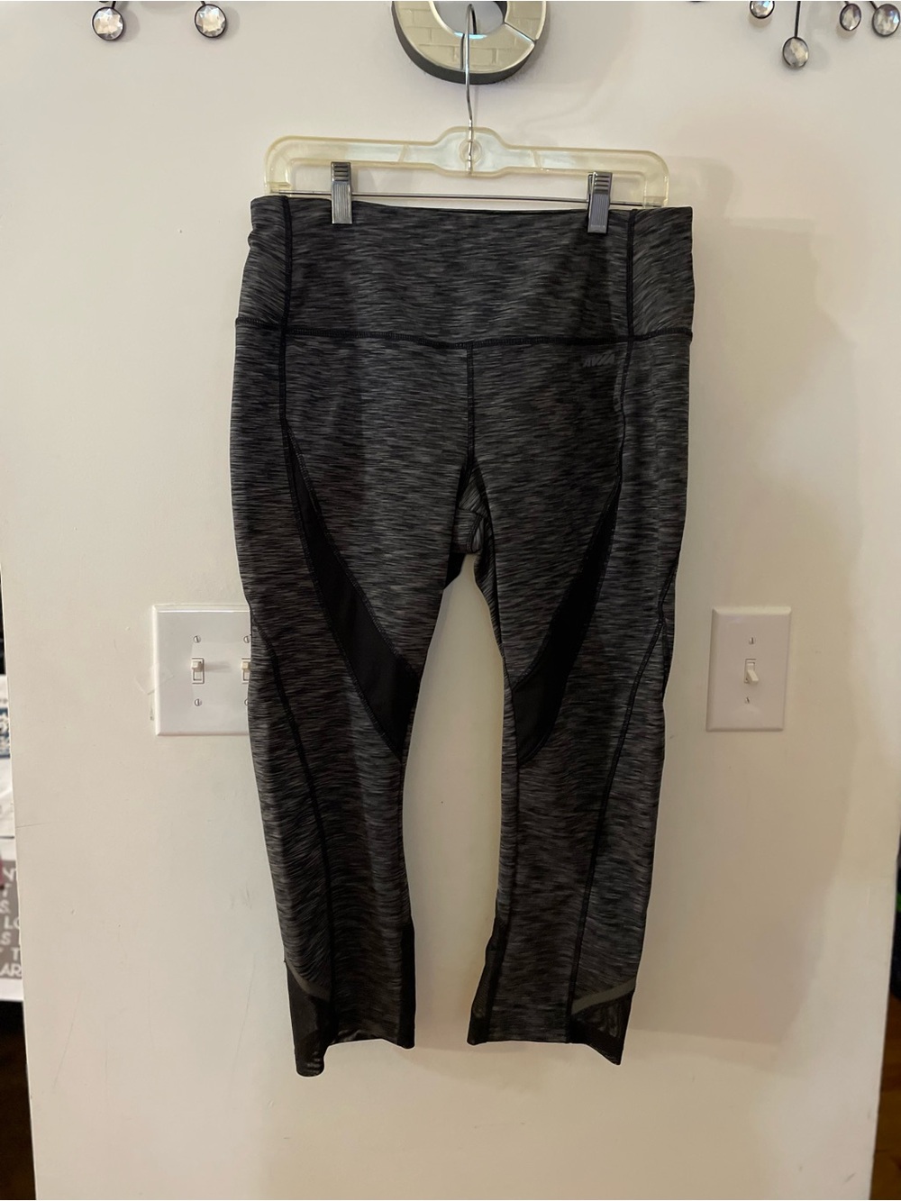 Avis Women’s Charcoal Gray Active Capri Leggings Size L